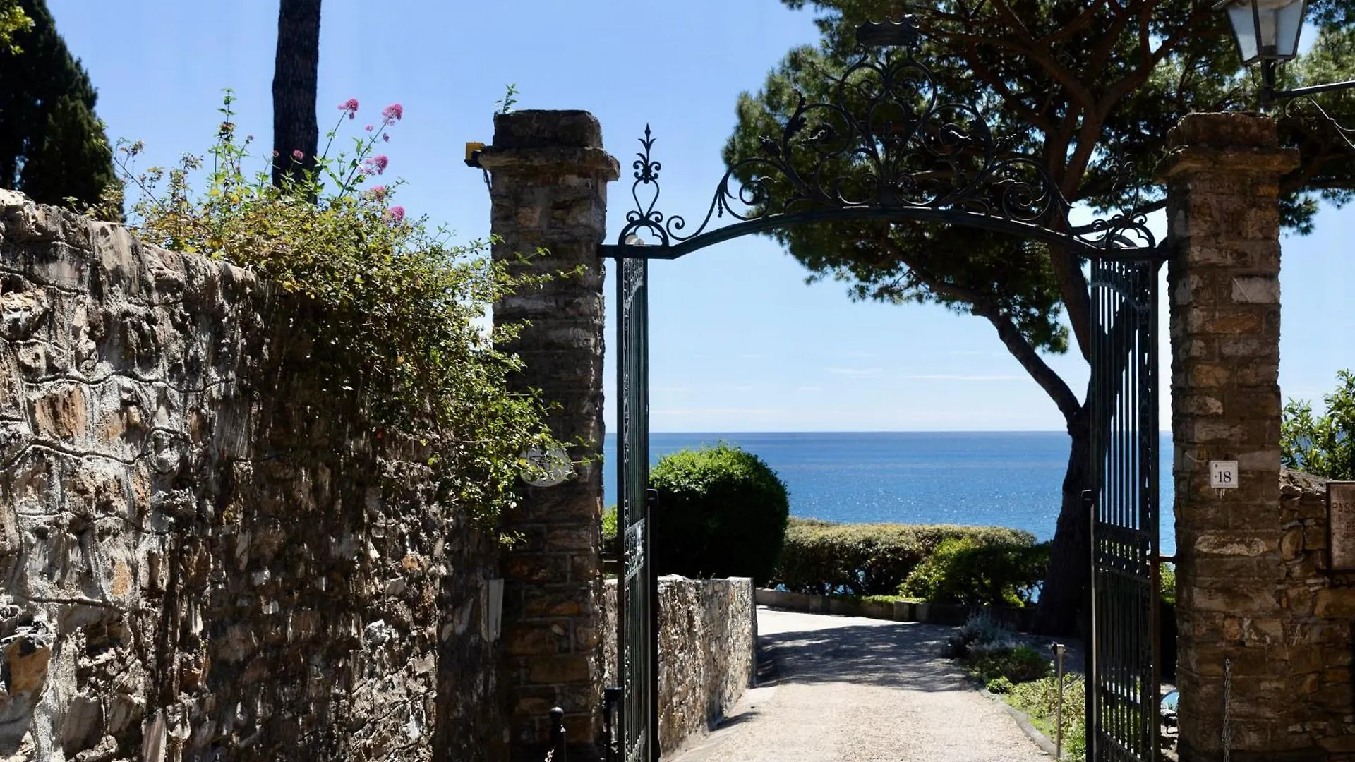 Castello Canevaro Aparthotel Zoagli